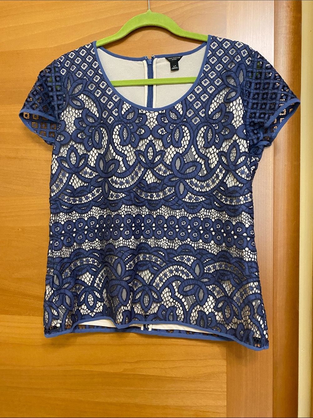 Ann Taylor Navy Lace Overlay Short-Sleeve Shell with Cream Lining